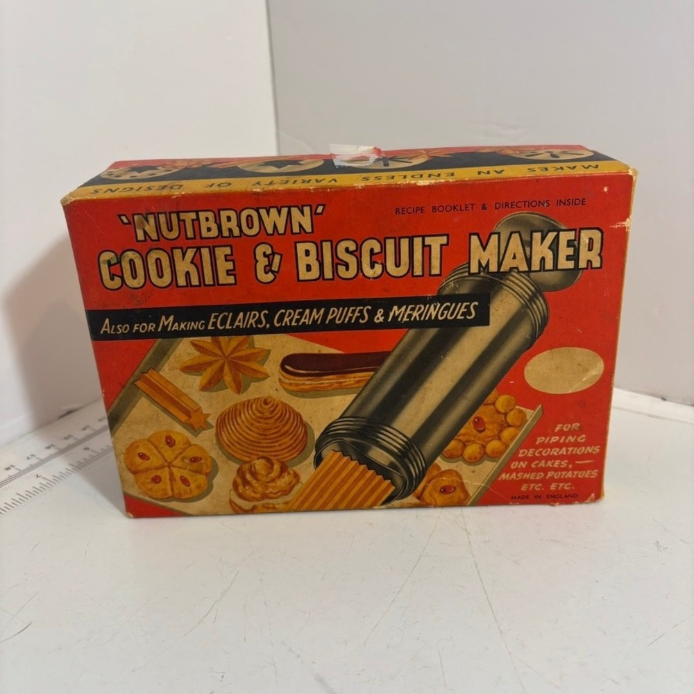 Vintage Nutbrown Cookie Biscuit Maker Icing‎ Decorator Set Made in England C.1.